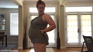 Fatty tries on old clothes