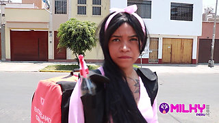 Fuck a Brunette Venezuelan Delivery Woman with a Narrow Pussy