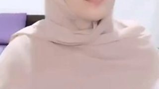 Indo Hijab Gurl - Moore Video of her? Description of the check