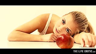 Kinky cutie fucks herself to an intense orgasm with a banana ft. Matty Mila Perez: Porn