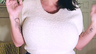 Big boobs milf masturbates with her dildo