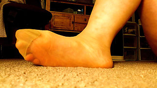 1310 Wiggling and bouncing in pantyhose and fishnets