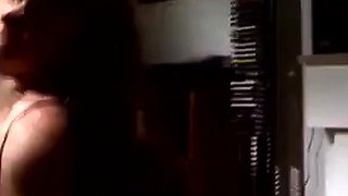 Big-titted svenska Tinas Striptease