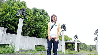 Outdoor Exposure in Ultra-low-rise Jeans