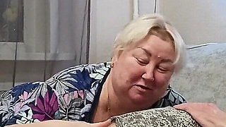 Stepmom Swallows Cum After Deep Blowjob