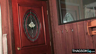 Seductive Brunette Enjoys Intense 69 Oral Sex