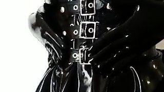 Masturbating amateur cums after solo fun