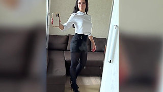 Giantess Crushing in Pantyhose and High Heels