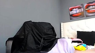 Watch this preggo amateur piss outdoors in fetish solo