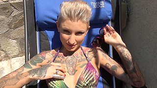 Pussy lips, clit rubbing, behind-the-scenes