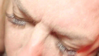 Can the Blindfolded Boyfriend Guess Who His Girlfriend Is