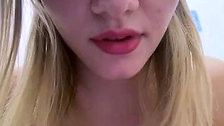 Russian camwhore Baravisha in a mall, toilet