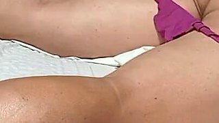 Massage to Mature MILF Gets Hot