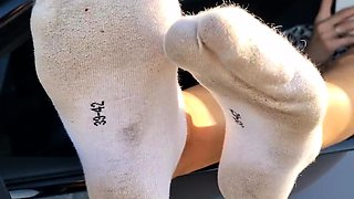 Amateur Foot Fetish Girlfriend Sucks and gives a Footjob