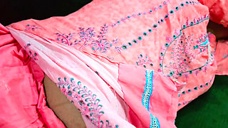 Romance in Train-Meet Random gorgeous girl In Train