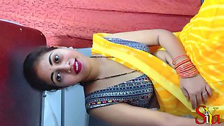 Indian Siya Bhabhi Honeymoon in Train with Strange Passenger