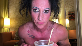 Gulp Thanksgiving: Goddess Kandy Feasts & Swallow You Down Her Throat