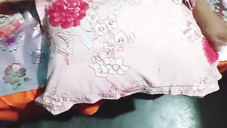 Desi Indian Bhabhi and Servant Sex video