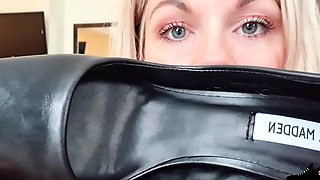 Blonde enjoys hot foot fetish sex