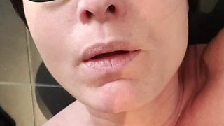 Julie Has a Very Strong Orgasm with Squirt