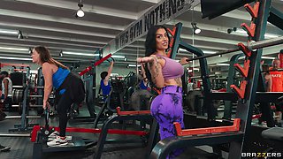 A Not So Sneaky Public Gym Bang With Dwayne Foxxx, The Egypt - Brazzers