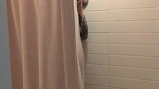 Roomie snoops on FTM while he showers