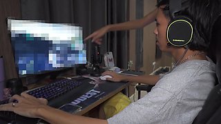 Horny girlfriend seduced her man and brough him to the bed