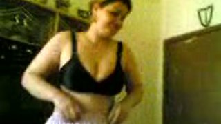 Horny Arab aunty is sucking big dick deepthroat in dirty home sex video. Stolen vid