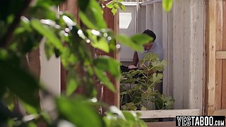 Hung Handyman Rails Big Butt With Bella Rolland