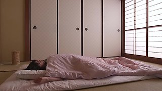Hamabe Kaho And Hamabe Shioriho - Stars-710 On A Business Trip To A Company I Joined Midway, I Shared A Room With My Middle-aged Boss At A Hot Spring Inn