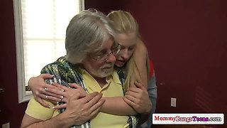 Erotic milf Kristal Summers helps youngs bang