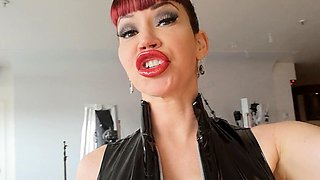 Hot redhead MILF likes anal