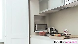 Babes - totti and Tina Hot - breakfast in sofa