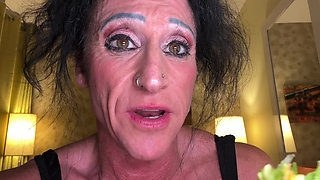 Gulp Thanksgiving: Goddess Kandy Feasts & Swallow You Down Her Throat