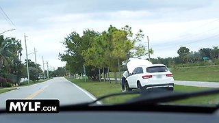 Mylf gets stranded by the side of the road because her car penniless down & she has no idea what to do