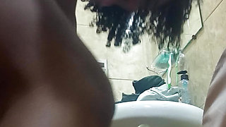 Indii has a great orgasm with her dildo