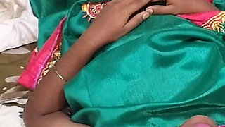 A Boy Called Harika Aunty and Had Sex with Her, Saying That No One Was Home.