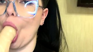 Playful webcam babe with brunette hair