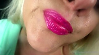 Asmrsouth3rnb3ll - pink lips