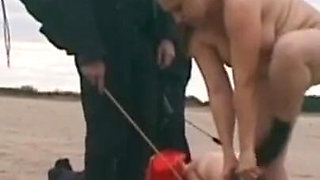 Fat ass and spanking - On the beach