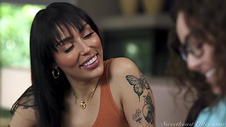 Horny lesbians mind-blowing xxx clip