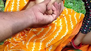 Desi Aunty Outdoor Fuck Part 2 - Hindi Full Video with Cumshot and Blowjob