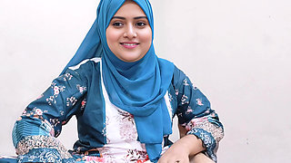 Hijabi Beautiful Sister-in-law Having Fun with Her Brother-in-law Sex Enjoy Video.