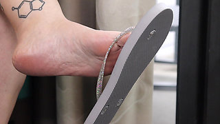 Sara Star Flip Flop Dangling