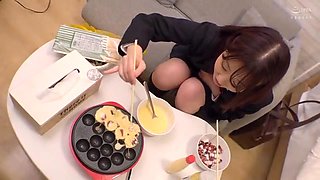 ムッチリHカップ美女がパンティ越しにオマンコ愛撫されてバックピストンで感じまくり