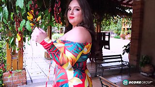 Sofia Deluxe: Hot Chica, Big Boobs