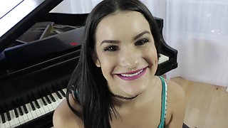 A smiling bimbo is giving a blow job during the piano lesson