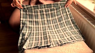 Amateur redhead fully nude on bed and masturbating