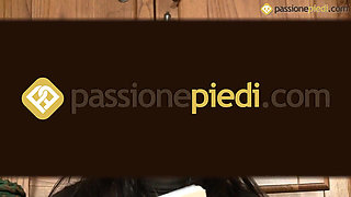 Federica, sexy teenage babe plays with her feet