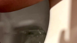 Miaxxx Pee at Hotel Toilette